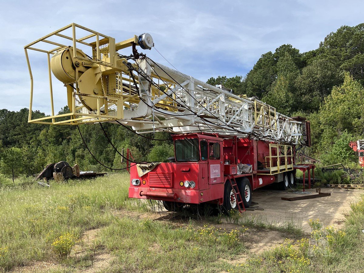 Franks 1287-160 / Workover rig from the Titan Crestline Machinery inventory